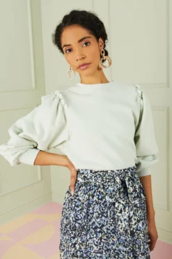 Marie Oliver Tops Cappie Pullover (Glacier)